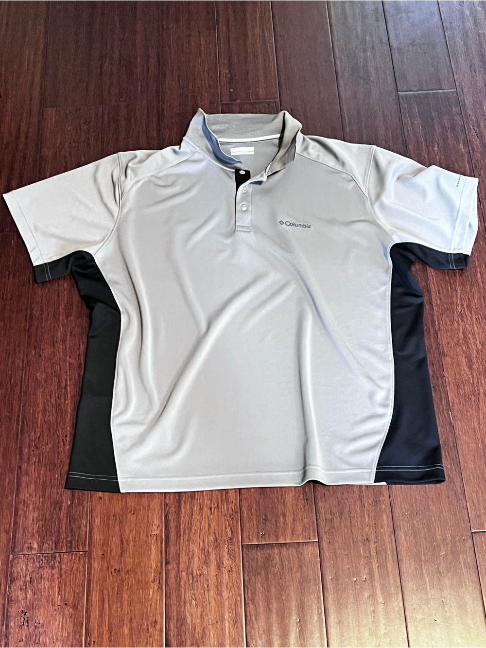Columbia Men's Polo in Light Gray and Black Contrast Panels